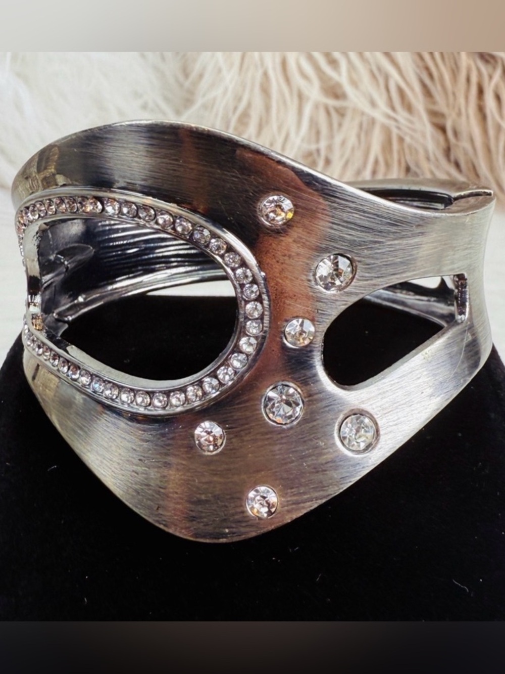 Gorgeous weighted Silvertone bling wideband statement bracelet - Picture 11 of 12